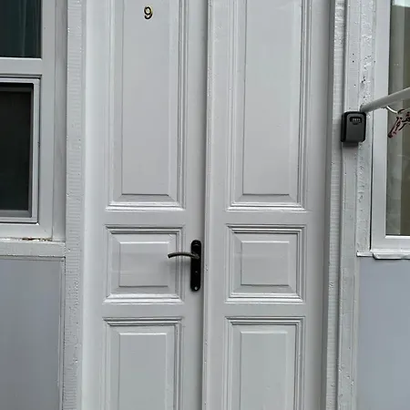 Apartment At Rustaveli Avenue, Near Opera تبليسي المظهر الخارجي الصورة